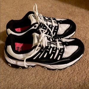 Avia Black and White Shoe, Size 8W, GUC